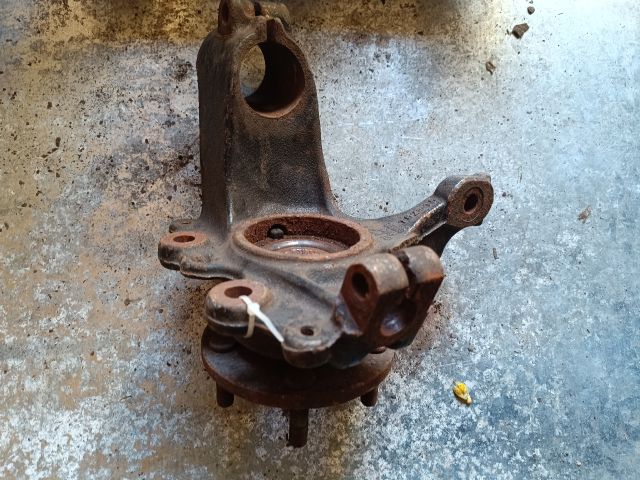 bontott FORD FOCUS III Jobb első Csonkállvány