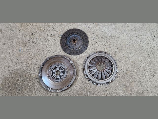 bontott FORD FOCUS III Kettős tömegű Lendkerék