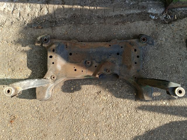 bontott FORD FOCUS III Első Bölcső