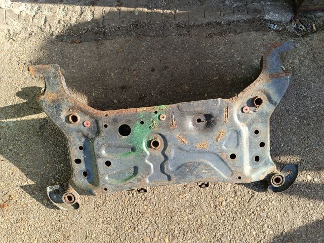 bontott FORD FOCUS III Első Bölcső