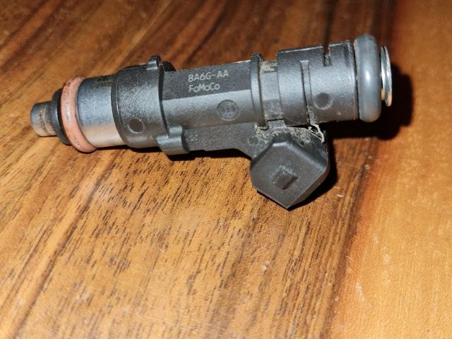 bontott FORD FOCUS III Porlasztó (1 db)