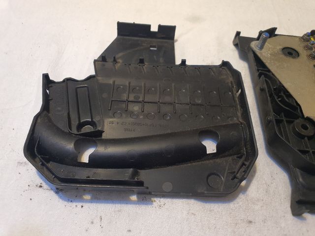 bontott FORD FOCUS III Biztosítéktábla Motortér