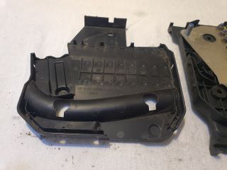 bontott FORD FOCUS III Biztosítéktábla Motortér