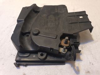 bontott FORD FOCUS III Biztosítéktábla Motortér