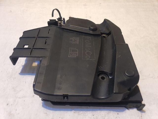 bontott FORD FOCUS III Biztosítéktábla Motortér