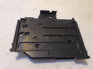 bontott FORD FOCUS III Biztosítéktábla Motortér