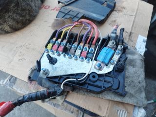 bontott FORD FOCUS III Biztosítéktábla Motortér