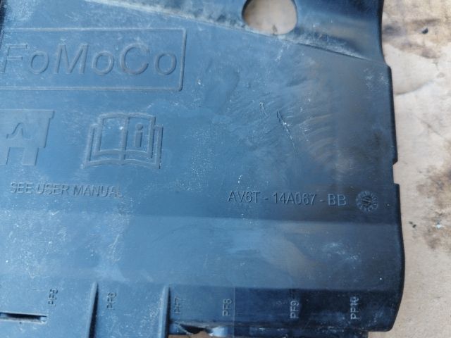 bontott FORD FOCUS III Biztosítéktábla Motortér