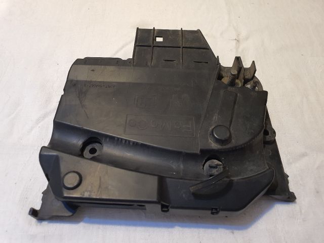 bontott FORD FOCUS III Biztosítéktábla Motortér