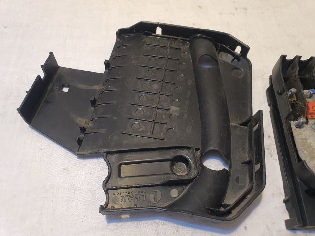 bontott FORD FOCUS III Biztosítéktábla Motortér