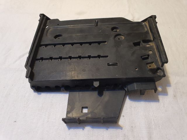 bontott FORD FOCUS III Biztosítéktábla Motortér