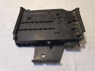 bontott FORD FOCUS III Biztosítéktábla Motortér