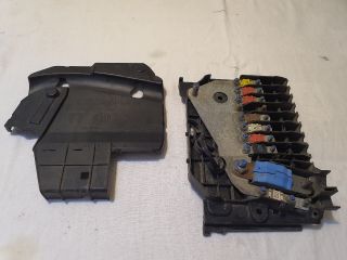 bontott FORD FOCUS III Biztosítéktábla Motortér