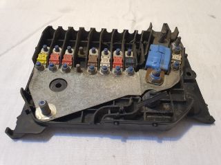 bontott FORD FOCUS III Biztosítéktábla Motortér