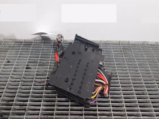 bontott FORD FOCUS III Biztosítéktábla Motortér