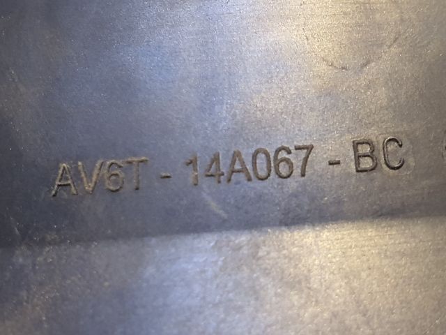 bontott FORD FOCUS III Biztosítéktábla Motortér