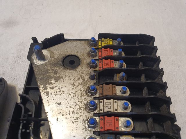 bontott FORD FOCUS III Biztosítéktábla Motortér