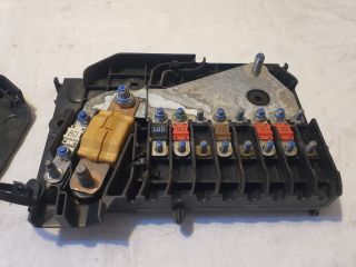 bontott FORD FOCUS III Biztosítéktábla Motortér