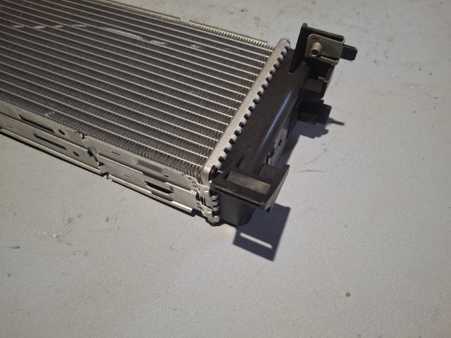 bontott FORD FOCUS III Vízhűtő Radiátor (Klímás)