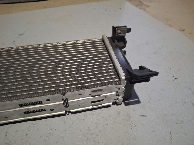 bontott FORD FOCUS III Vízhűtő Radiátor (Klímás)