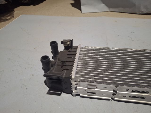 bontott FORD FOCUS III Vízhűtő Radiátor (Klímás)