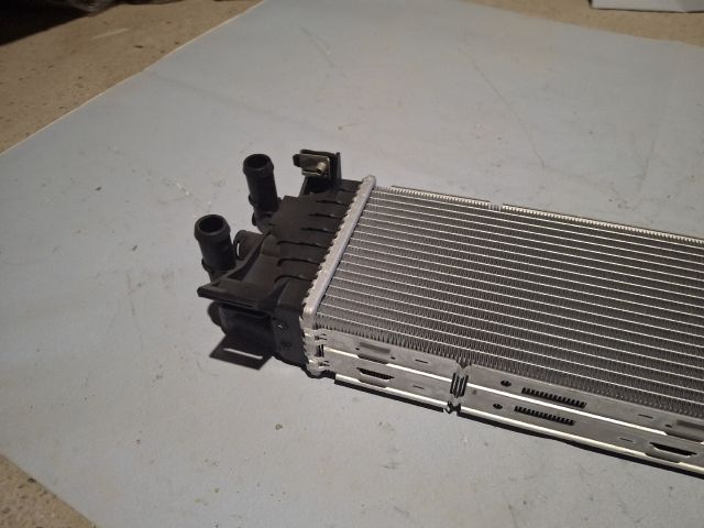 bontott FORD FOCUS III Vízhűtő Radiátor (Klímás)