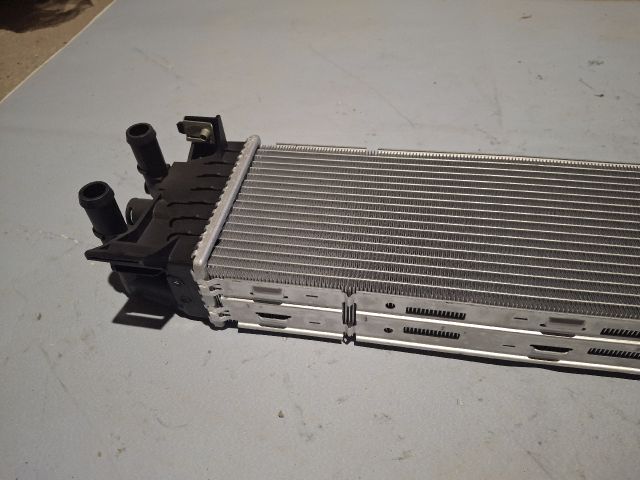 bontott FORD FOCUS III Vízhűtő Radiátor (Klímás)