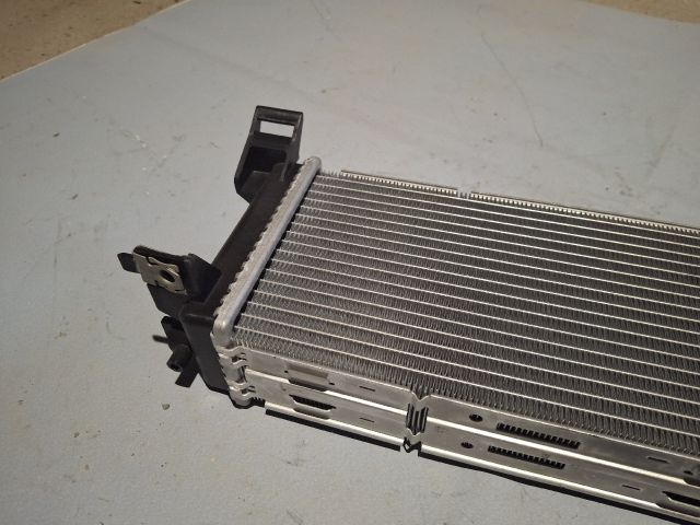 bontott FORD FOCUS III Vízhűtő Radiátor (Klímás)