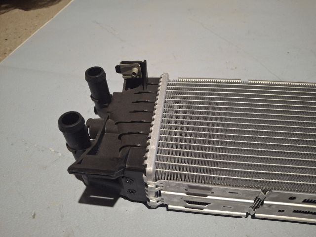 bontott FORD FOCUS III Vízhűtő Radiátor (Klímás)