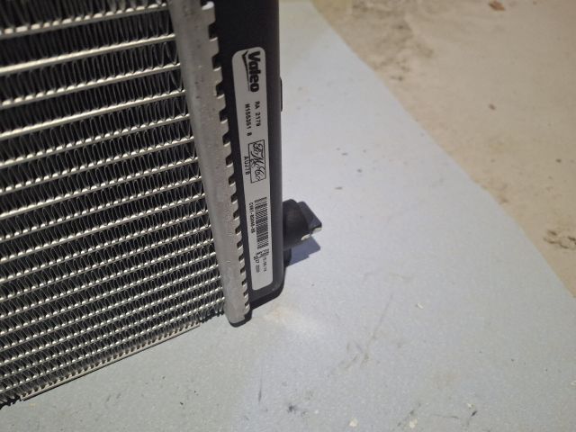 bontott FORD FOCUS III Vízhűtő Radiátor (Klímás)