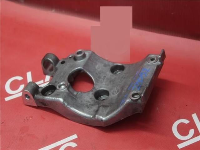 bontott FORD FOCUS III Generátor Tartó Bak