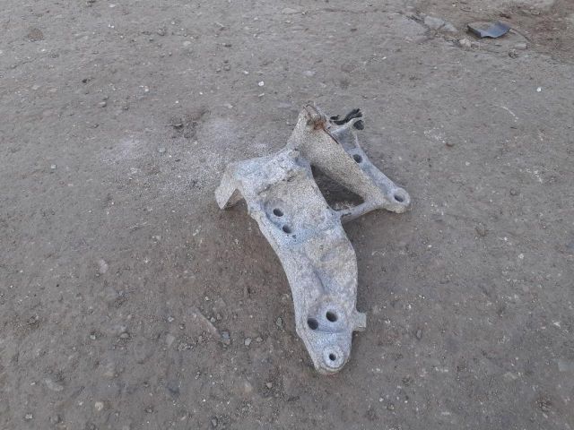 bontott FORD FOCUS III Generátor Tartó Bak