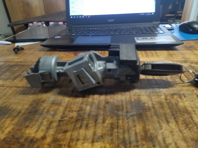 bontott FORD FOCUS III Gyújtáskapcsoló Házzal