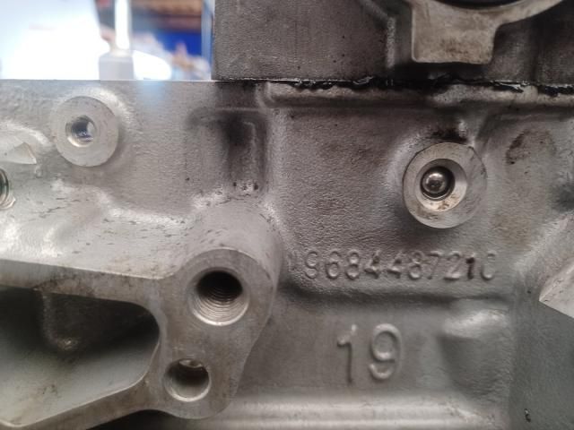 bontott FORD FOCUS III Hengerfej