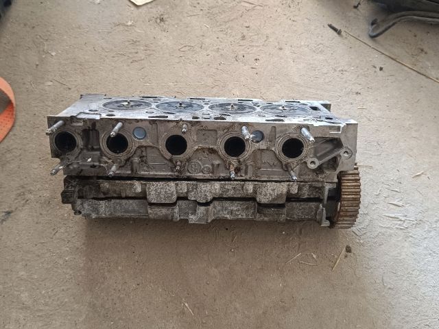 bontott FORD FOCUS III Hengerfej