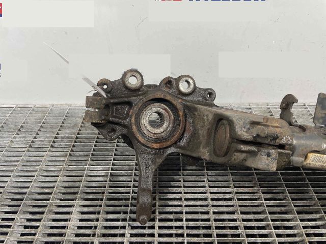 bontott FORD FOCUS III Jobb első Csonkállvány