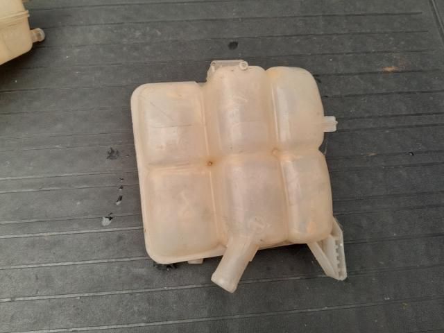 bontott FORD FOCUS III Kiegyenlítő Tartály