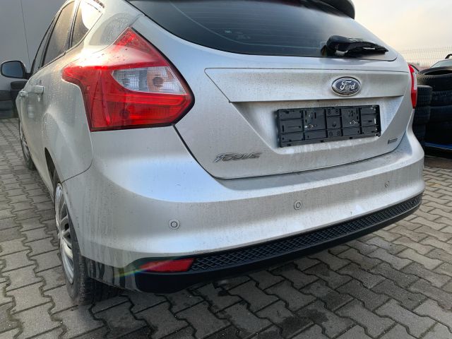 bontott FORD FOCUS III Motor (Fűzött blokk hengerfejjel)