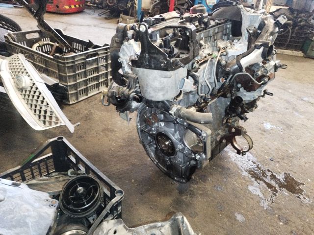 bontott FORD FOCUS III Motor (Fűzött blokk hengerfejjel)