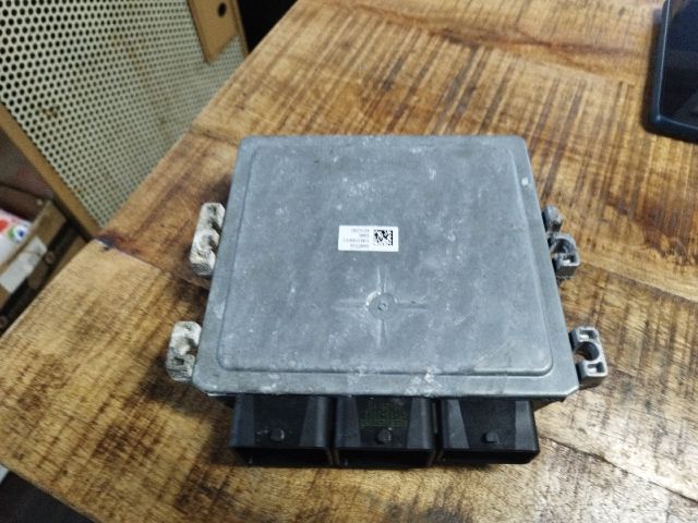 bontott FORD FOCUS III Motorvezérlő