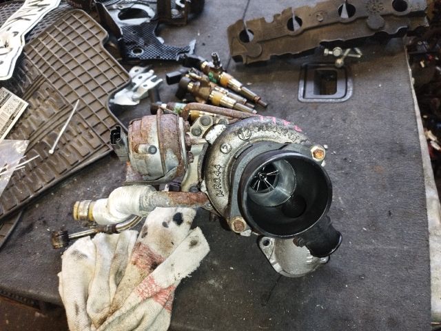 bontott FORD FOCUS III Turbó