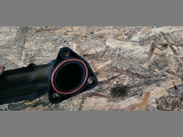 bontott FORD FOCUS III Turbócső