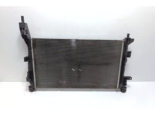 bontott FORD FOCUS III Vízhűtő Radiátor (Klímás)
