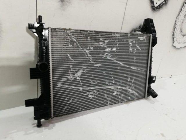 bontott FORD FOCUS III Vízhűtő Radiátor (Nem klímás)