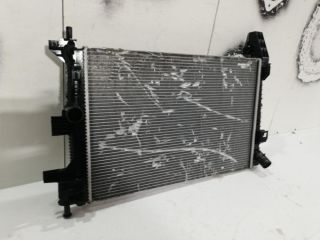 bontott FORD FOCUS III Vízhűtő Radiátor (Nem klímás)