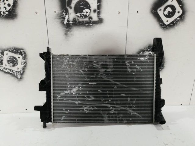 bontott FORD FOCUS III Vízhűtő Radiátor (Nem klímás)