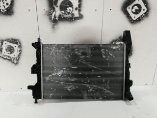 bontott FORD FOCUS III Vízhűtő Radiátor (Nem klímás)