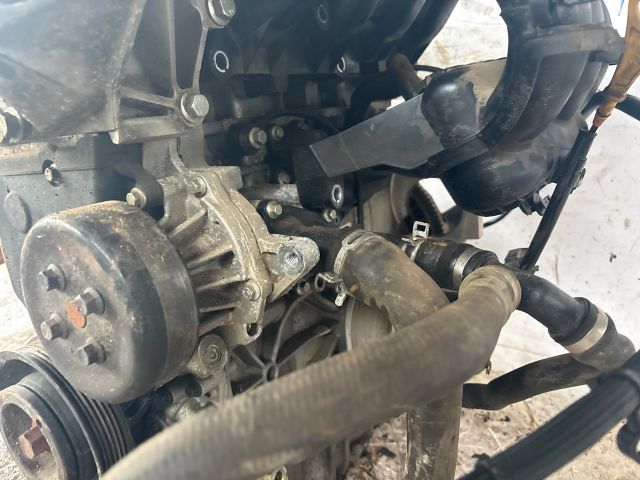 bontott FORD FOCUS III Motor (Fűzött blokk hengerfejjel)