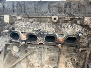 bontott FORD FOCUS III Motor (Fűzött blokk hengerfejjel)