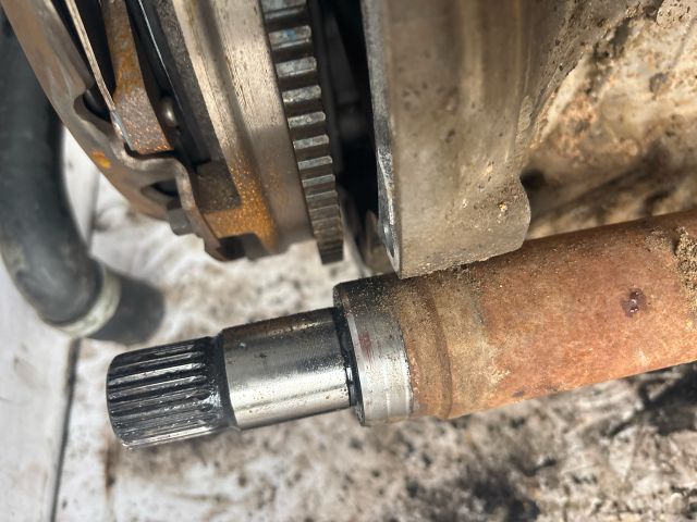 bontott FORD FOCUS III Motor (Fűzött blokk hengerfejjel)